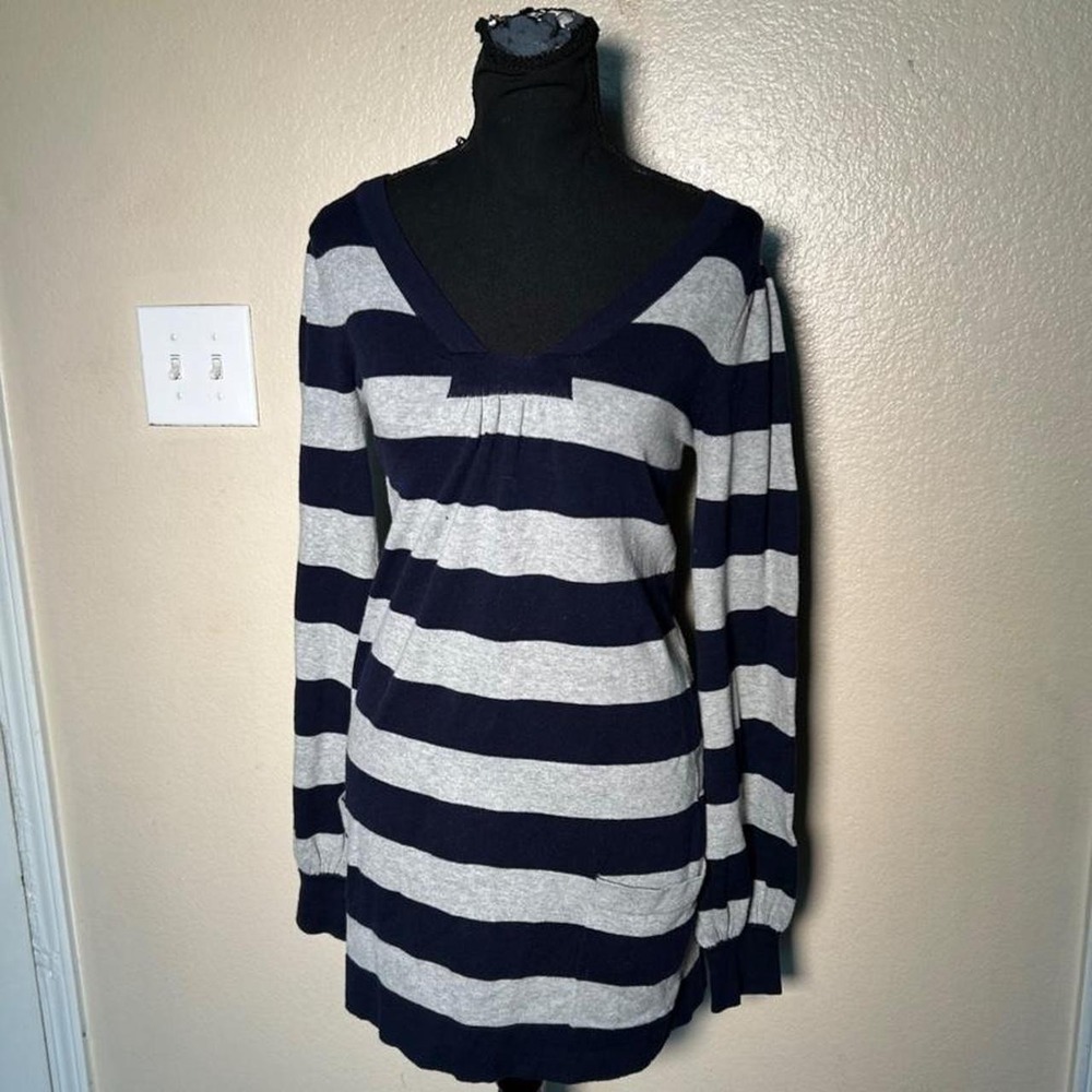 Romeo & Juliet Couture Navy Gray Striped V Neck Babydoll Sweater Medium